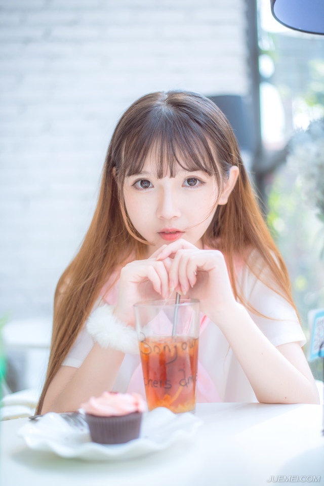 这世上没有谁比谁活的容易，只是有人在呼天喊地，有人在静默坚守。